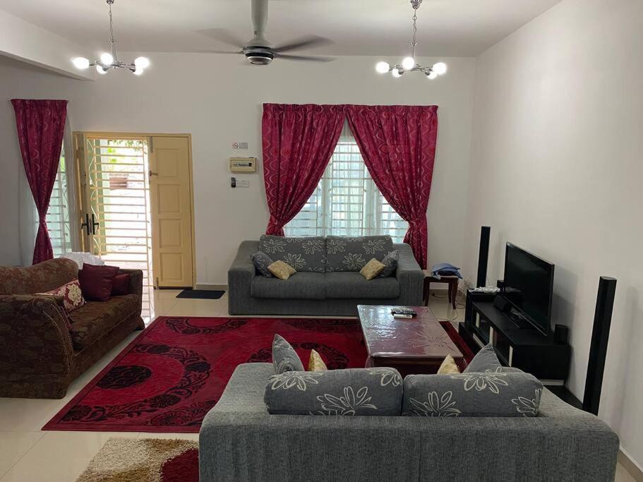 Nice Seremban 2 1/2 Storey House With 4 Rooms Eksteriør bilde